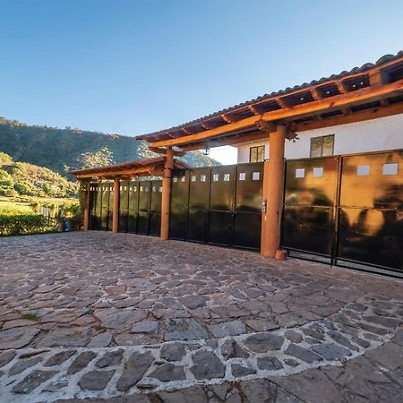 Cabanas Lago Escondido バジェ・デ・ブラボ エクステリア 写真