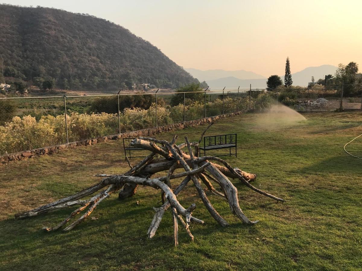 Cabanas Lago Escondido バジェ・デ・ブラボ エクステリア 写真