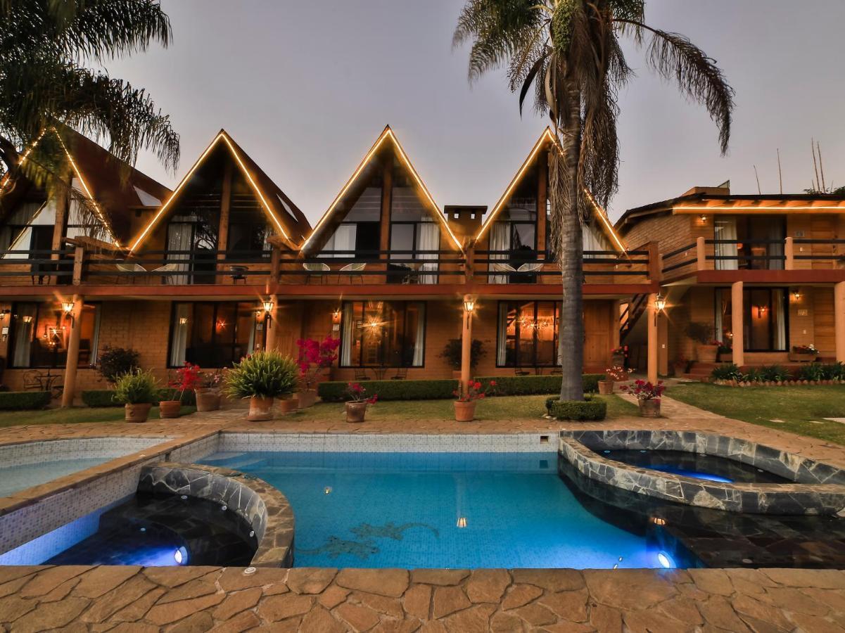 Cabanas Lago Escondido バジェ・デ・ブラボ エクステリア 写真